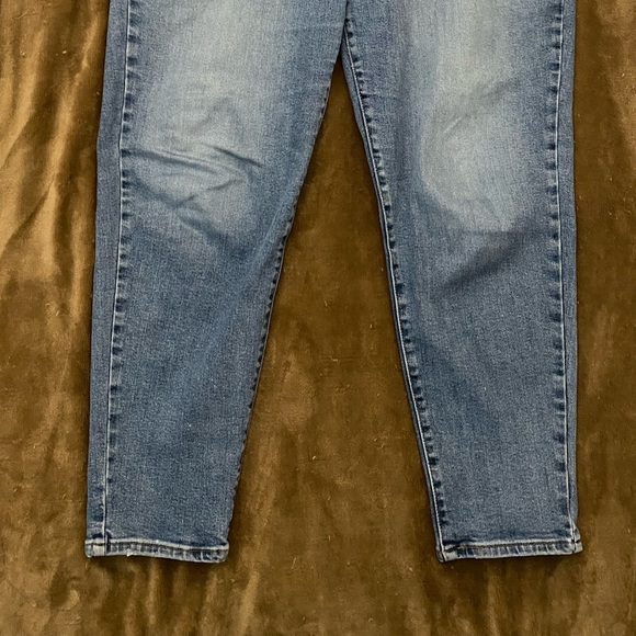 High Waisted Levi Mom Jeans - Picture 7 of 7